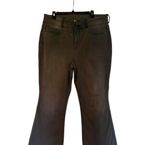 NWT
NYDJ Washed Gray flare LIFT X TUCK jeans